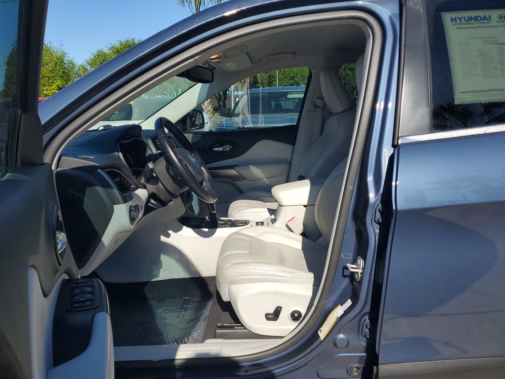 Thumbnail: 2021 Jeep Cherokee - 12