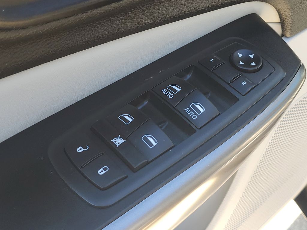 Thumbnail: 2021 Jeep Cherokee - 22