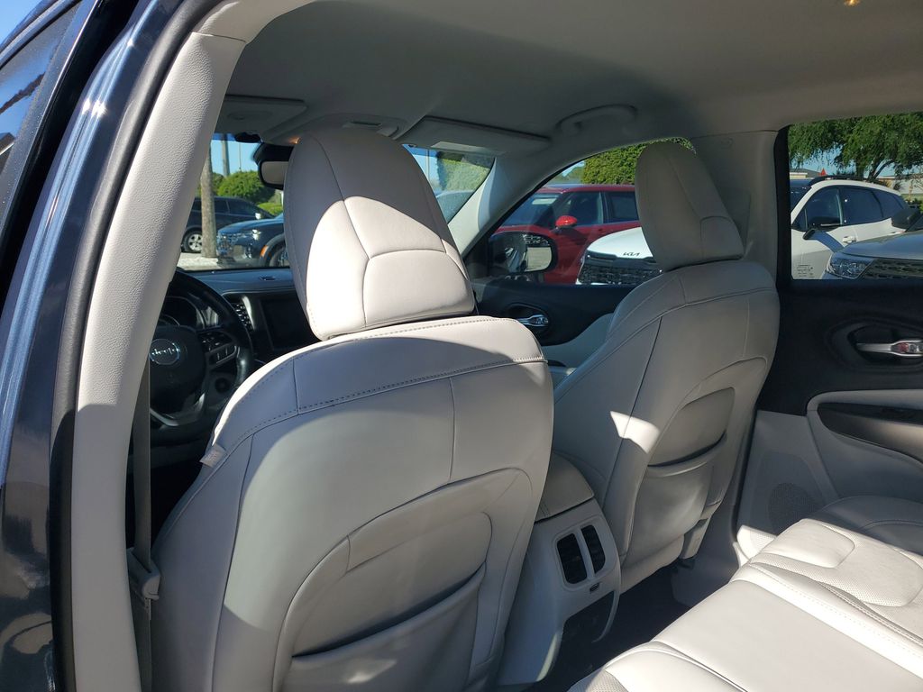Thumbnail: 2021 Jeep Cherokee - 19