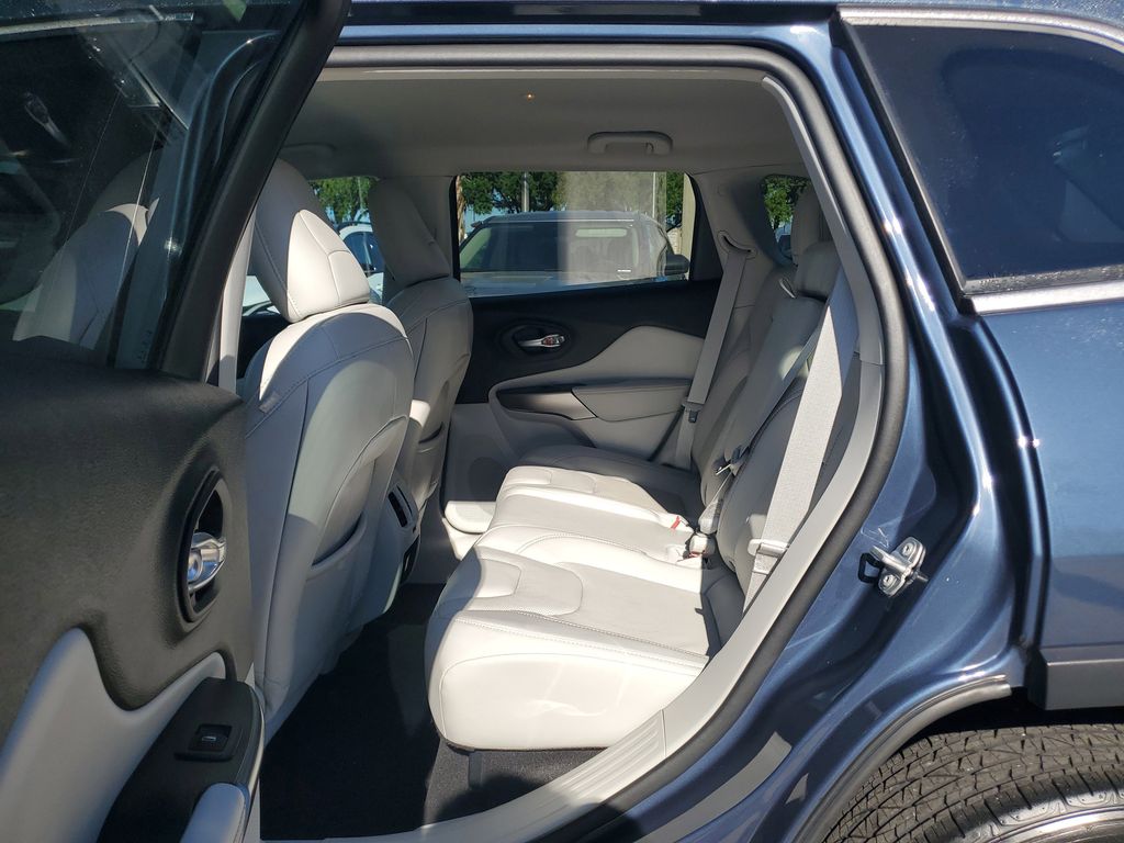 Thumbnail: 2021 Jeep Cherokee - 8
