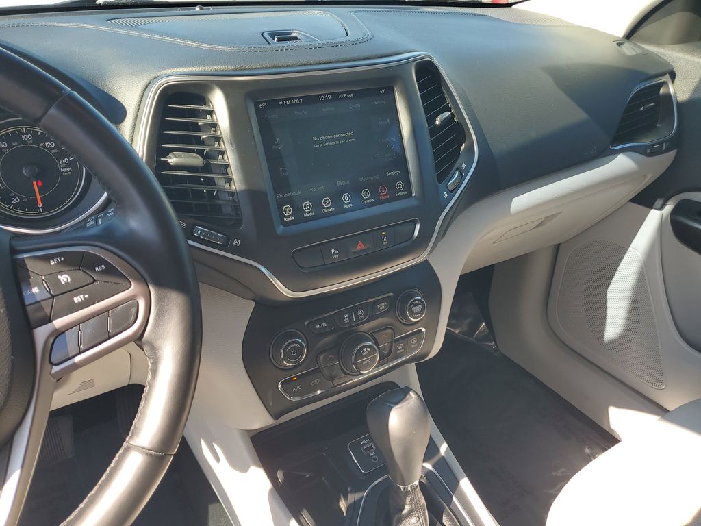 Thumbnail: 2021 Jeep Cherokee - 30