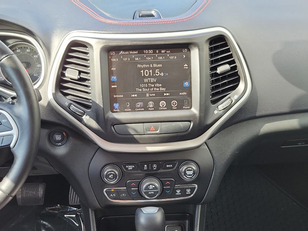 Thumbnail: 2015 Jeep Cherokee - 11