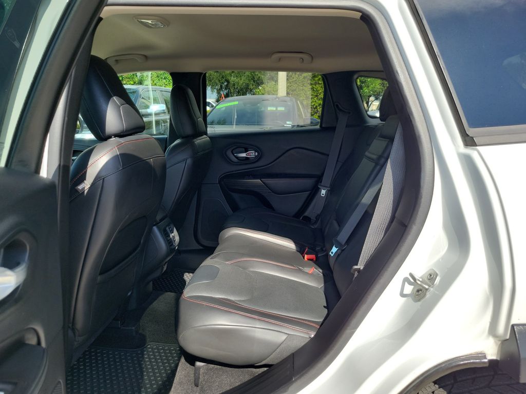 Thumbnail: 2015 Jeep Cherokee - 8