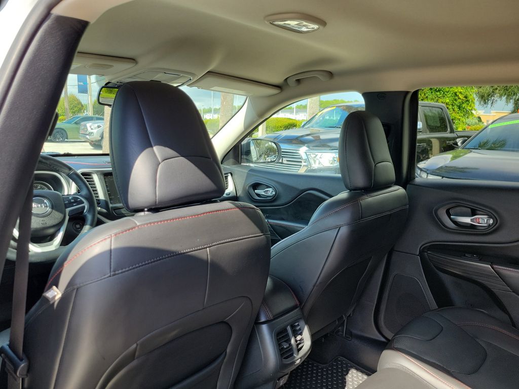 Thumbnail: 2015 Jeep Cherokee - 19