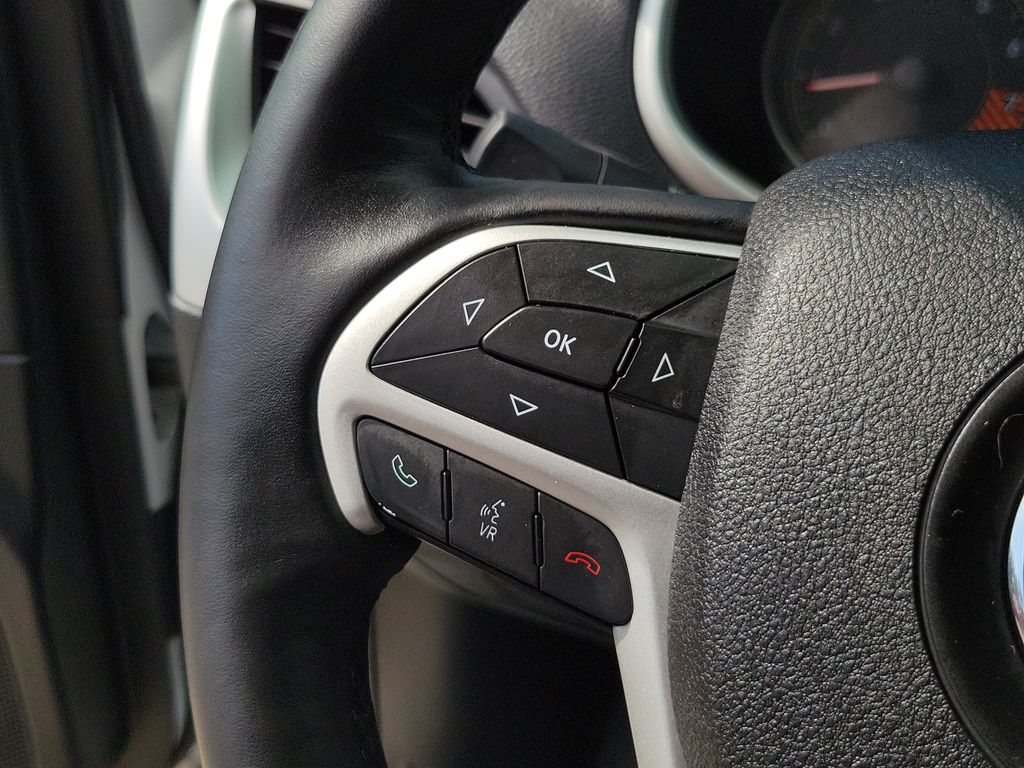 Thumbnail: 2015 Jeep Cherokee - 26