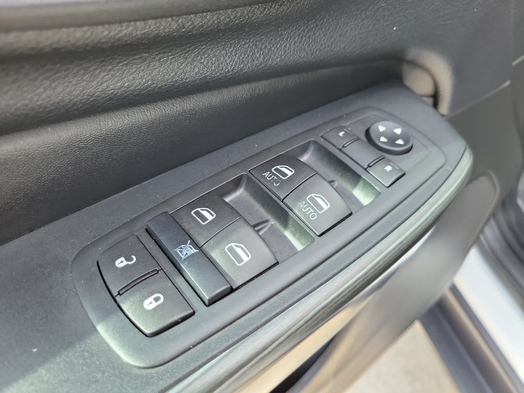 Thumbnail: 2015 Jeep Cherokee - 22