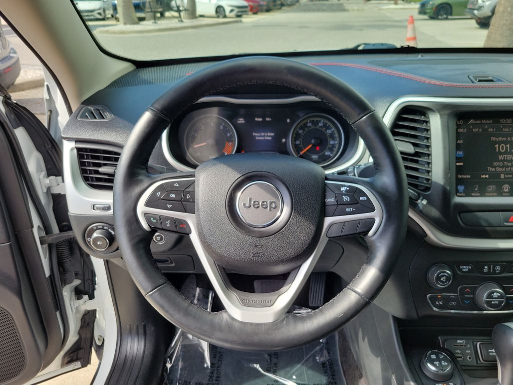 Thumbnail: 2015 Jeep Cherokee - 25