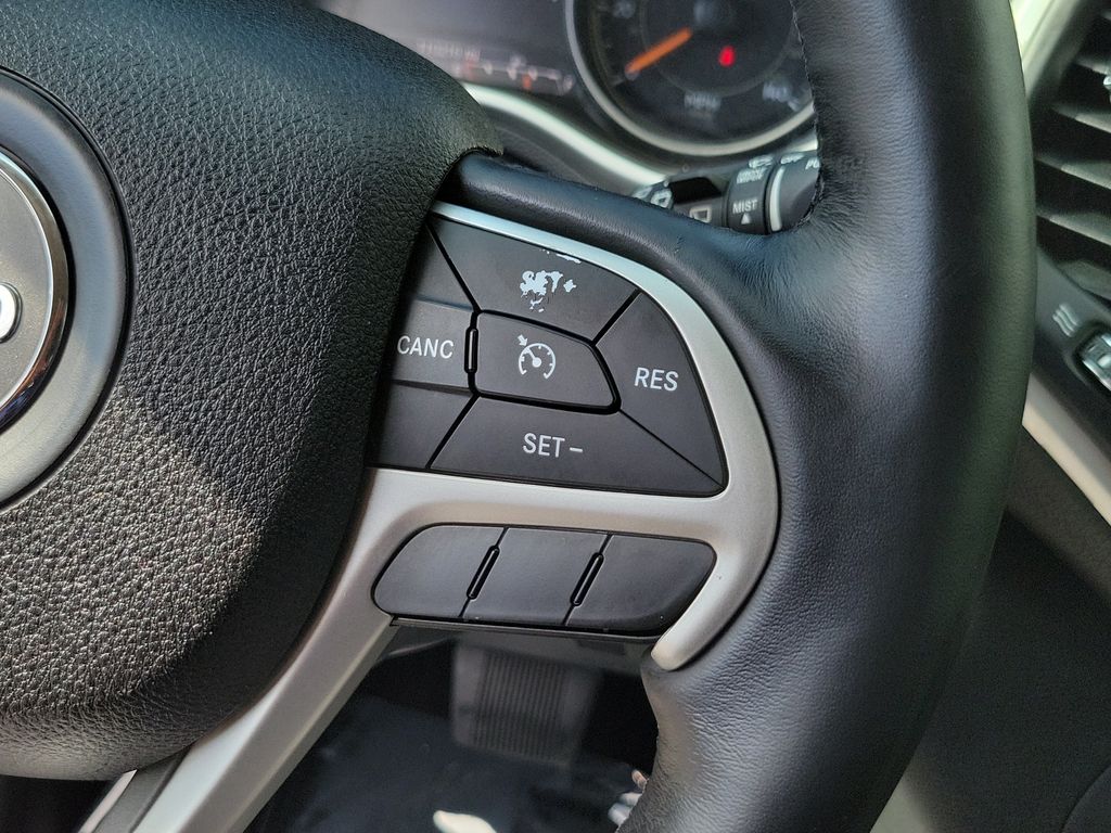 Thumbnail: 2015 Jeep Cherokee - 27