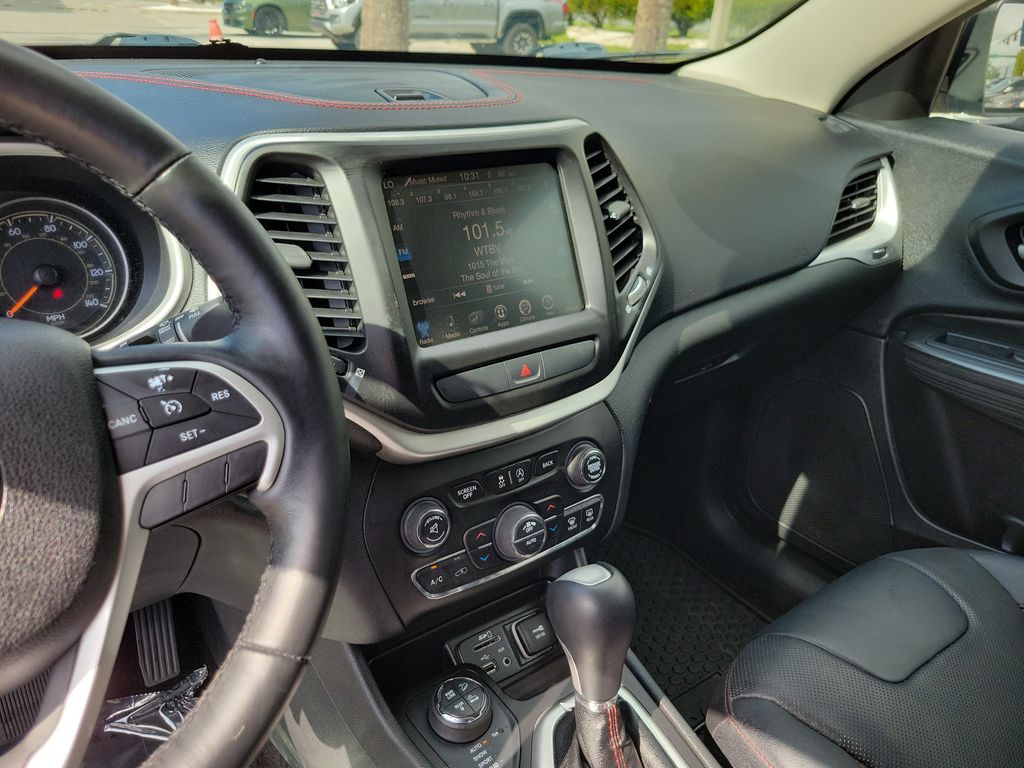 Thumbnail: 2015 Jeep Cherokee - 31