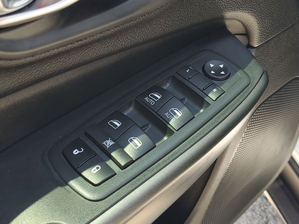 Thumbnail: 2020 Jeep Cherokee - 22