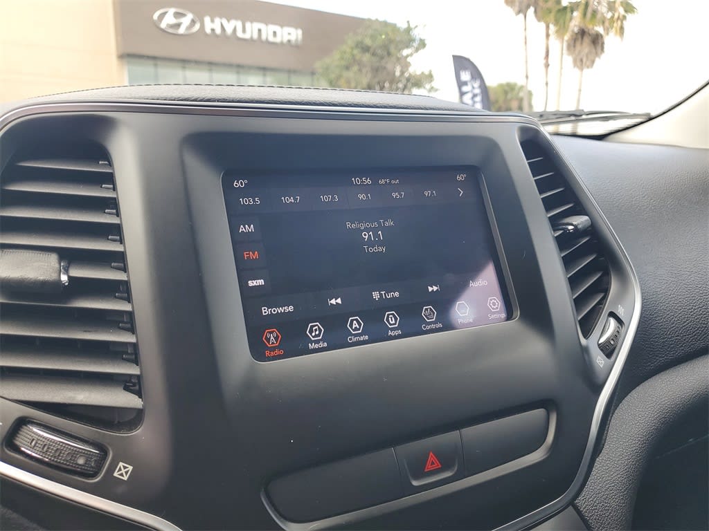 Thumbnail: 2019 Jeep Cherokee - 28