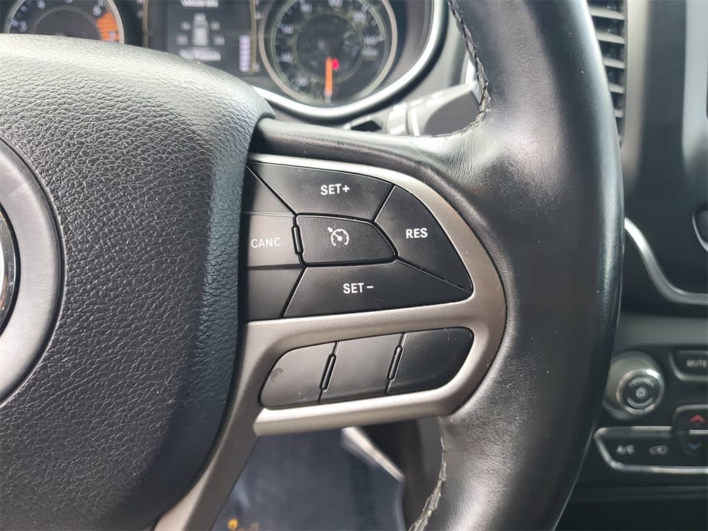 Thumbnail: 2019 Jeep Cherokee - 26