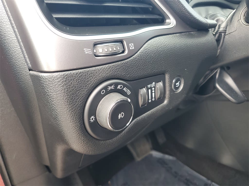 Thumbnail: 2019 Jeep Cherokee - 24