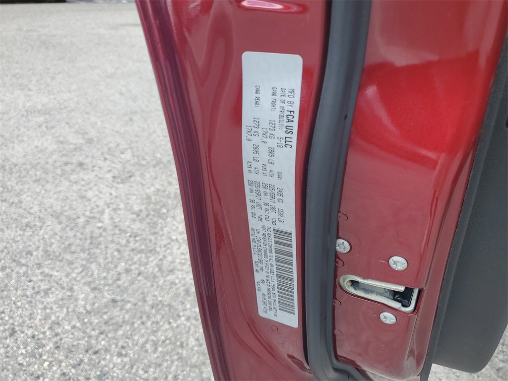 Thumbnail: 2019 Jeep Cherokee - 14