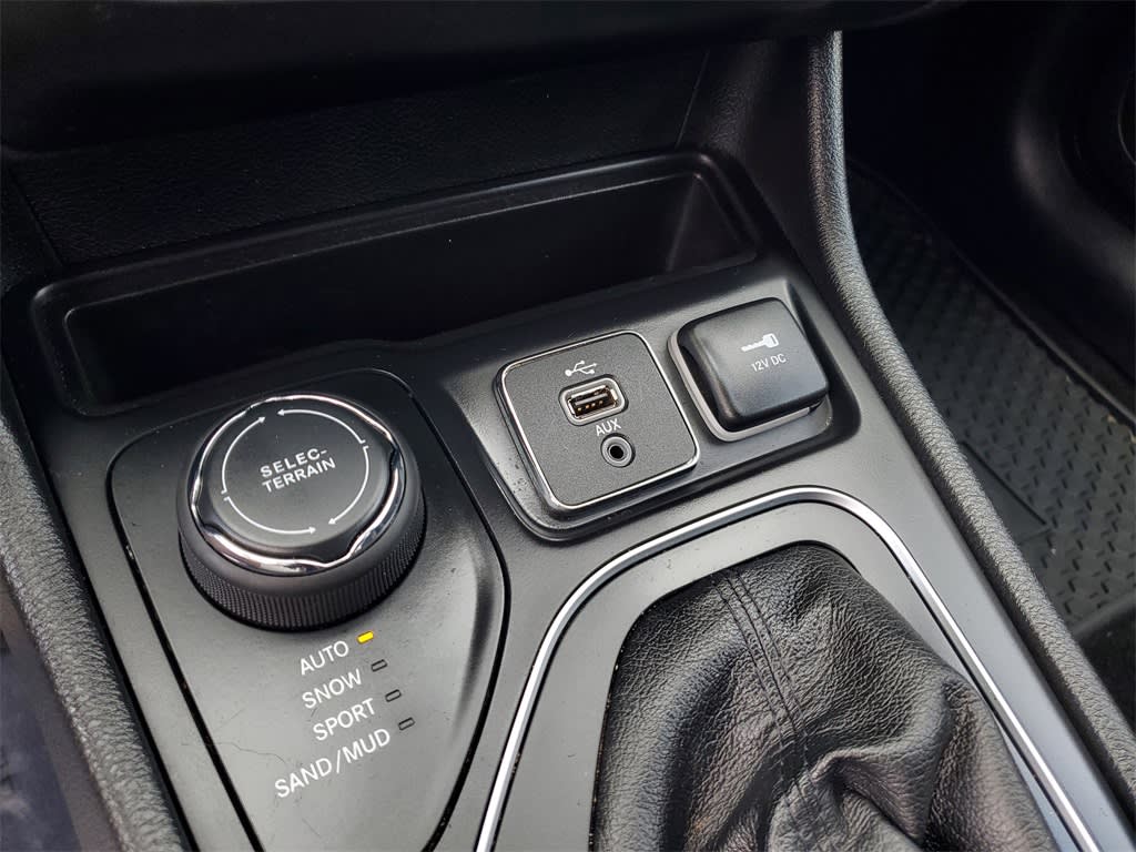 Thumbnail: 2019 Jeep Cherokee - 30