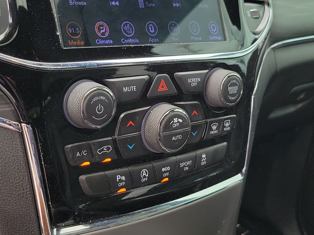 Thumbnail: 2020 Jeep Grand Cherokee - 29