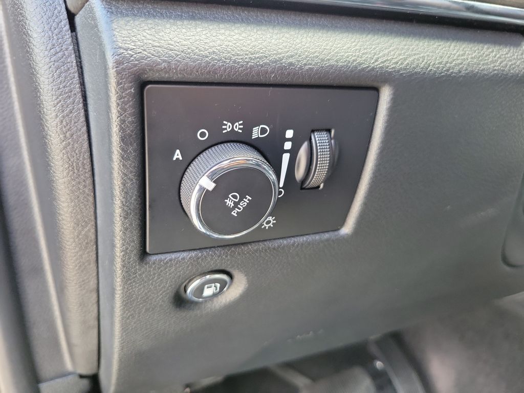 Thumbnail: 2019 Jeep Grand Cherokee - 23