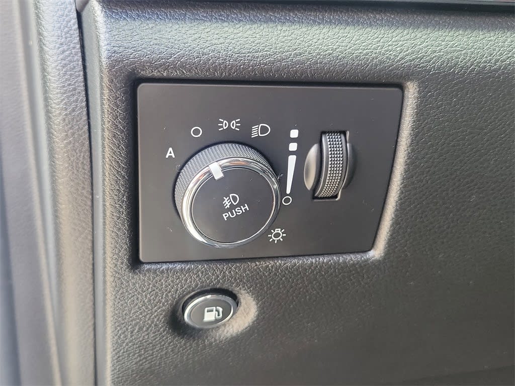 Thumbnail: 2021 Jeep Grand Cherokee - 25