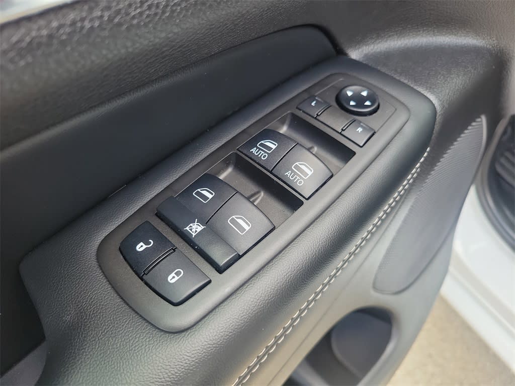 Thumbnail: 2021 Jeep Grand Cherokee - 23