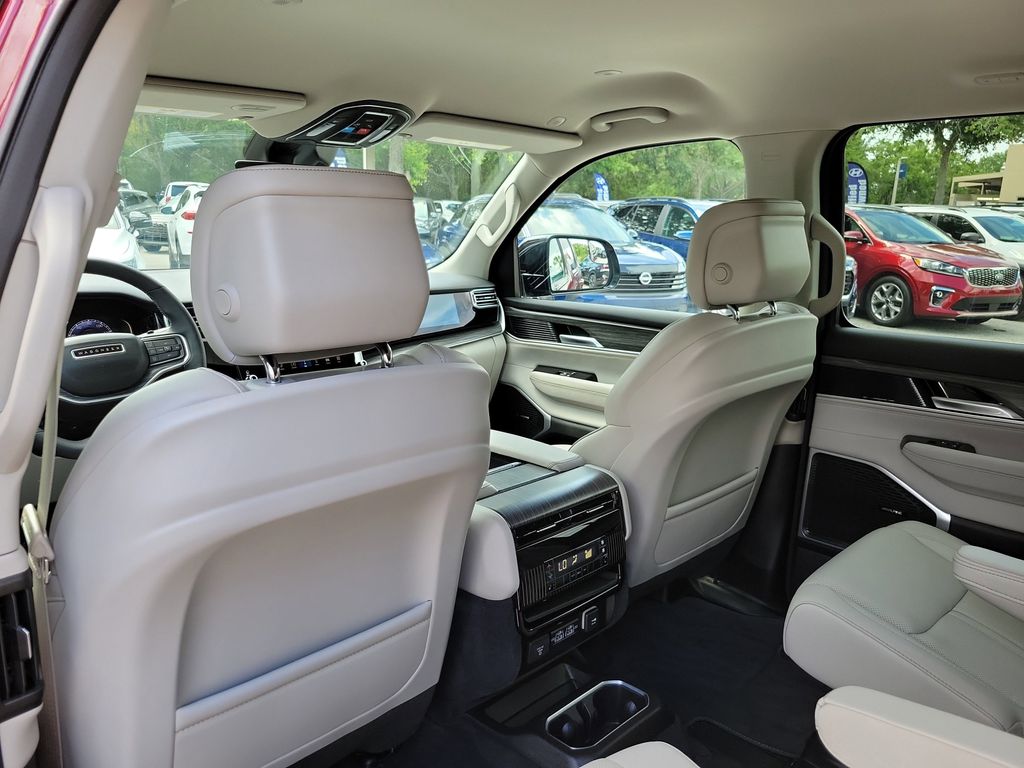 Thumbnail: 2023 Jeep Wagoneer - 18