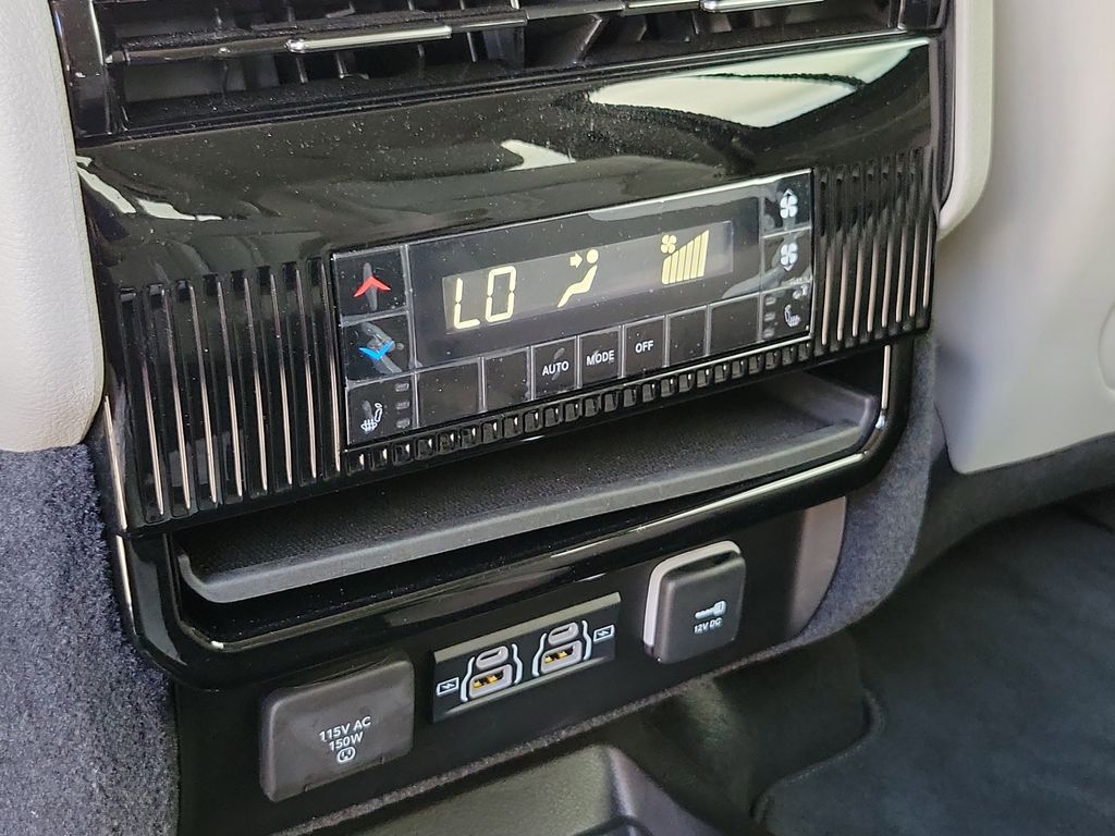 Thumbnail: 2023 Jeep Wagoneer - 19