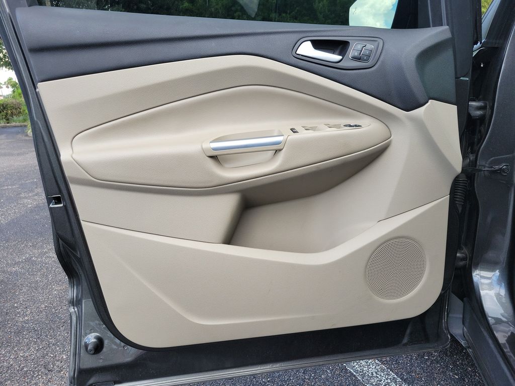 Thumbnail: 2015 Ford Escape - 21