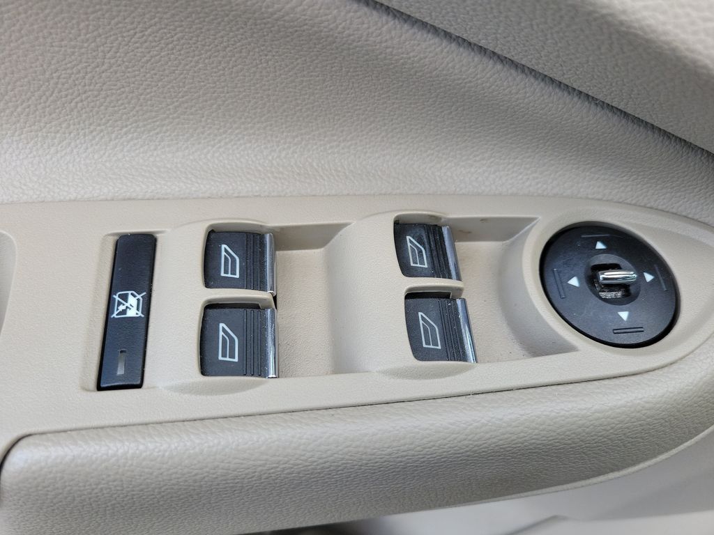 Thumbnail: 2015 Ford Escape - 22