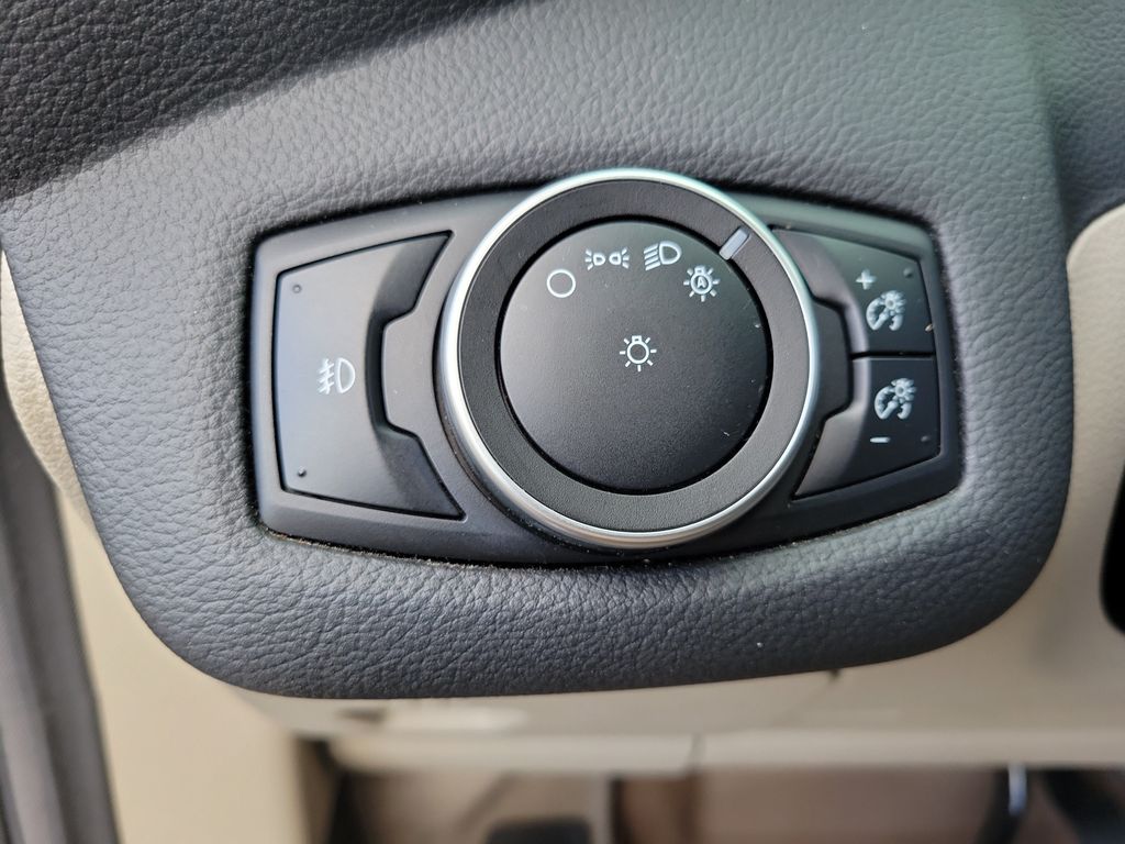 Thumbnail: 2015 Ford Escape - 28