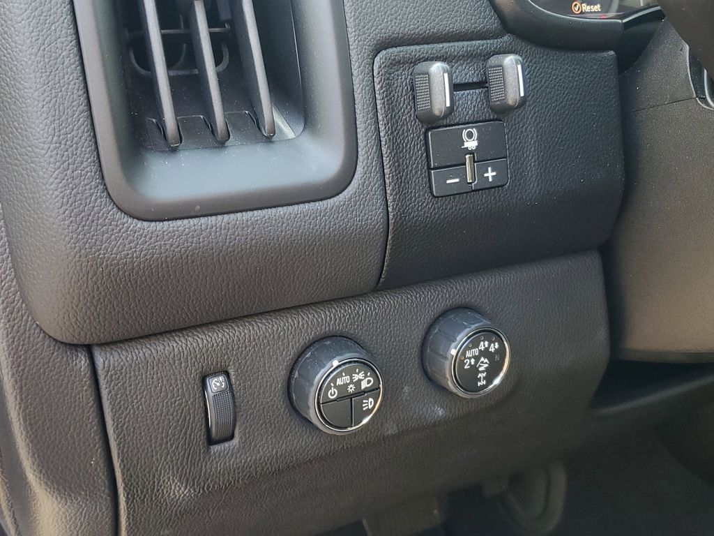 Thumbnail: 2021 Chevrolet Colorado - 23