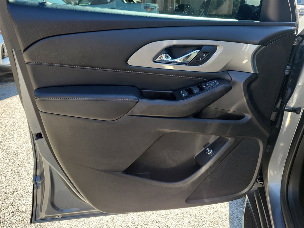 Thumbnail: 2019 Chevrolet Traverse - 21