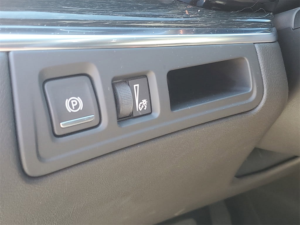 Thumbnail: 2021 Cadillac XT5 - 25