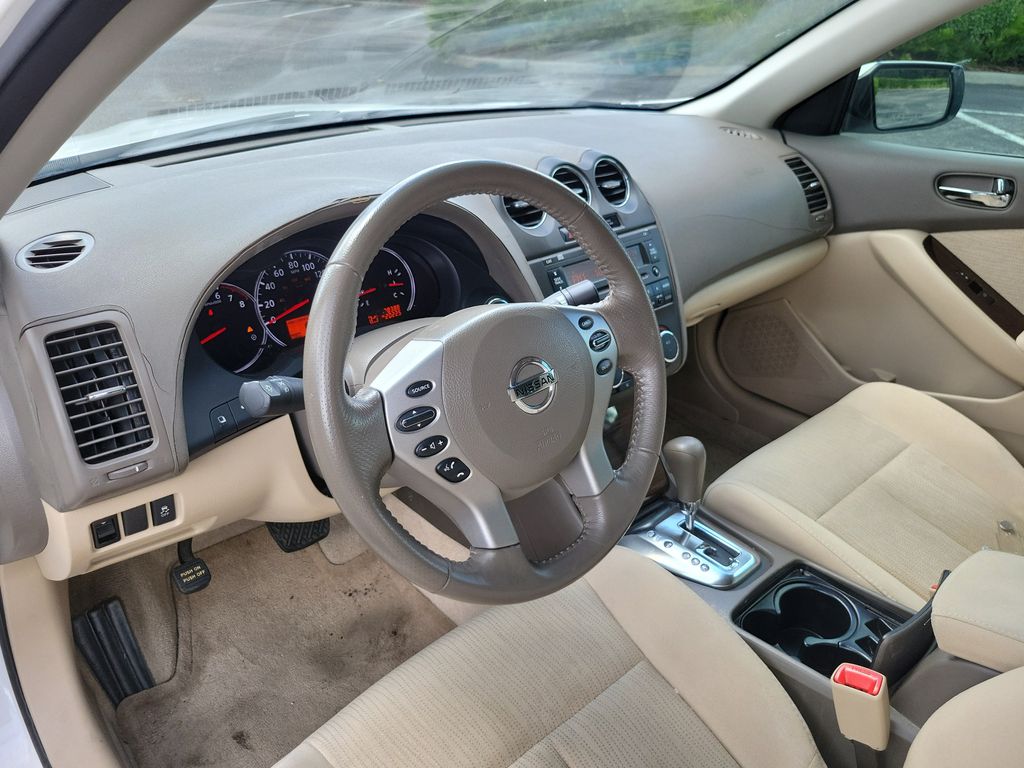 Thumbnail: 2012 Nissan Altima - 9