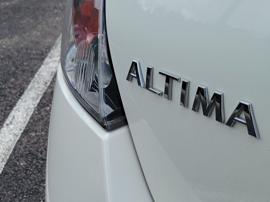 Thumbnail: 2012 Nissan Altima - 15