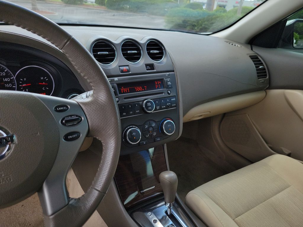Thumbnail: 2012 Nissan Altima - 30