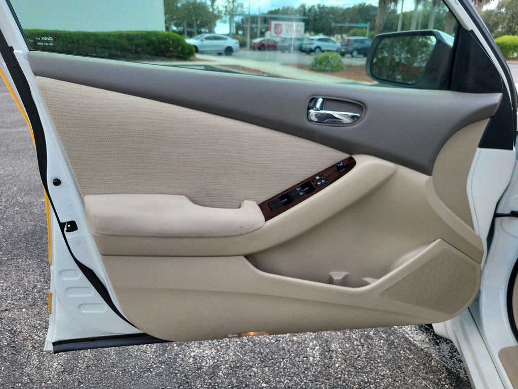 Thumbnail: 2012 Nissan Altima - 19