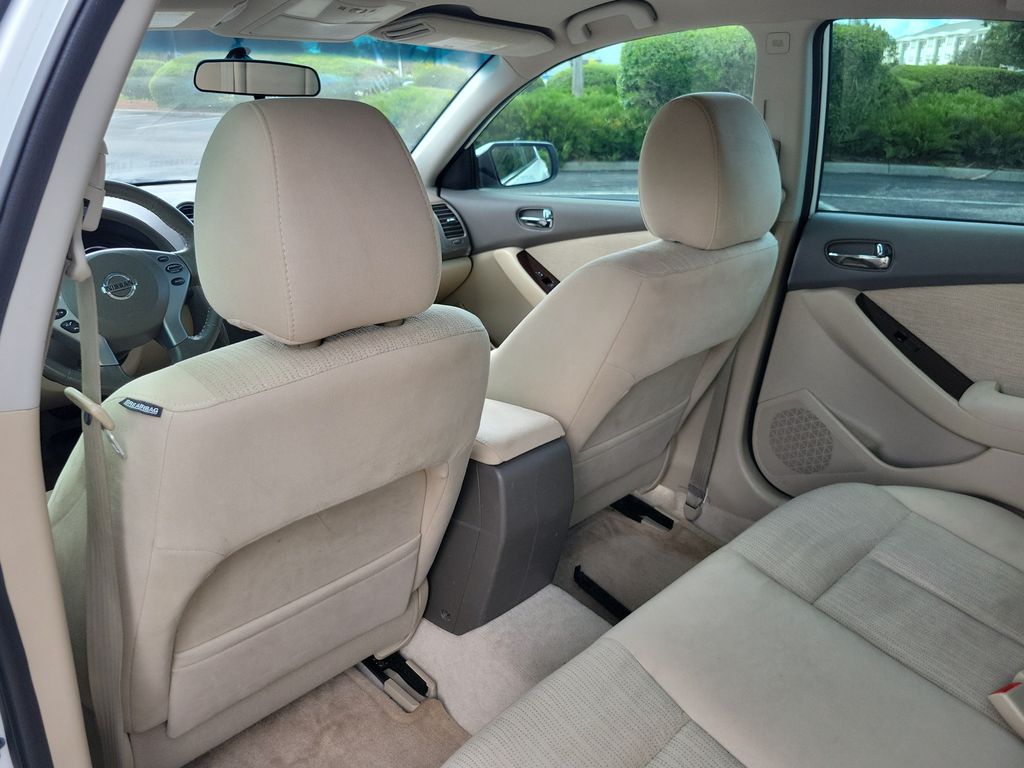 Thumbnail: 2012 Nissan Altima - 17