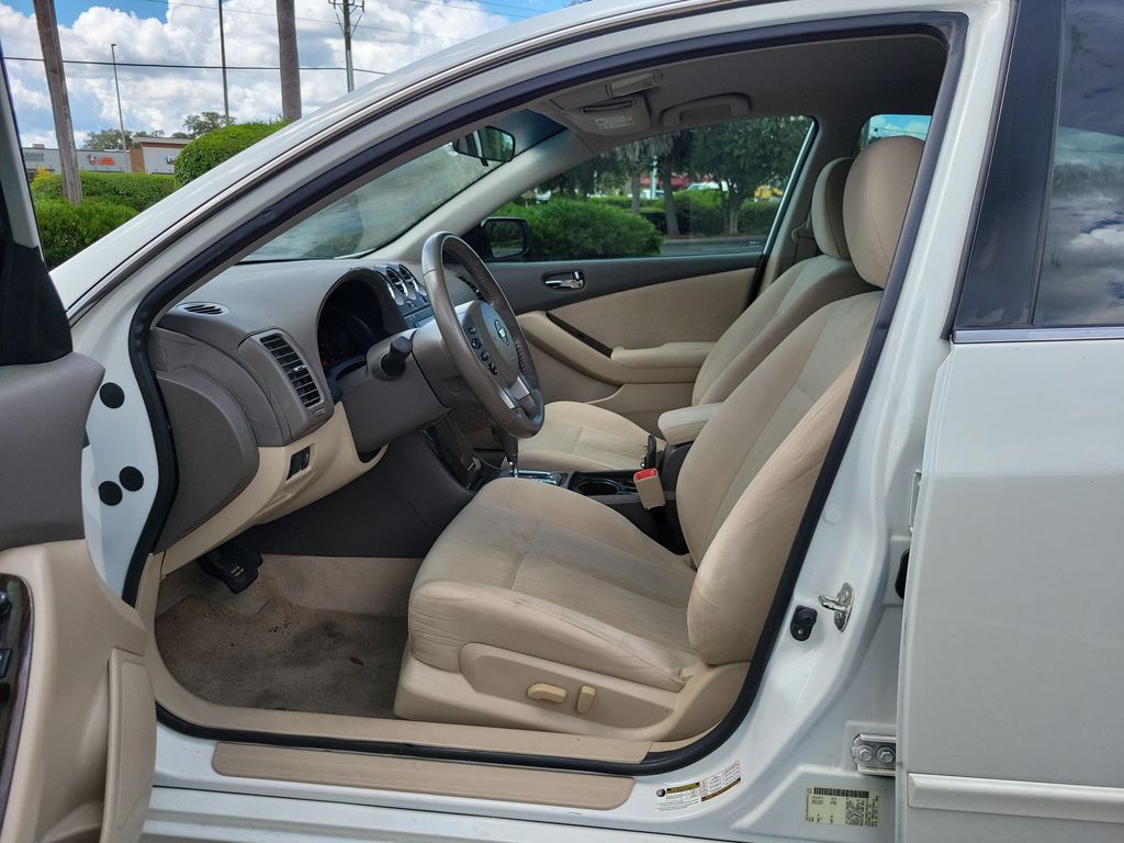 Thumbnail: 2012 Nissan Altima - 24