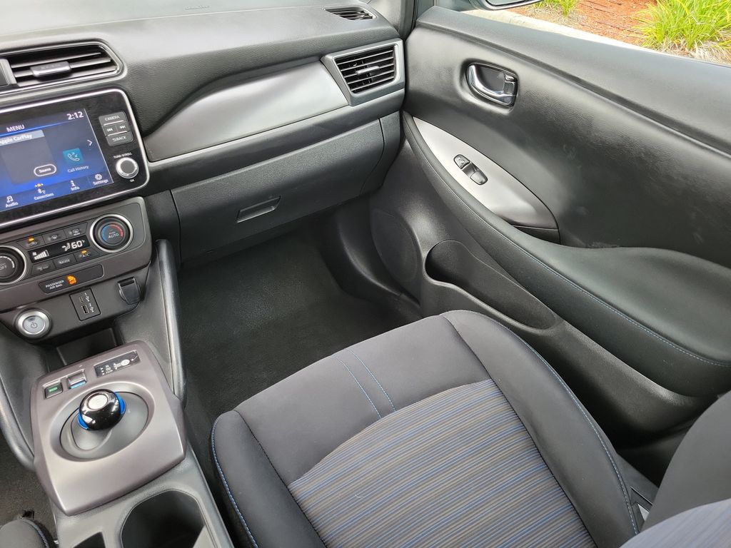 Thumbnail: 2022 Nissan Leaf - 25