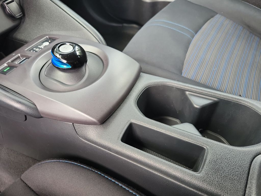 Thumbnail: 2022 Nissan Leaf - 14