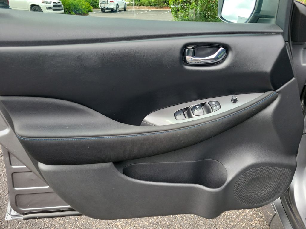 Thumbnail: 2022 Nissan Leaf - 28