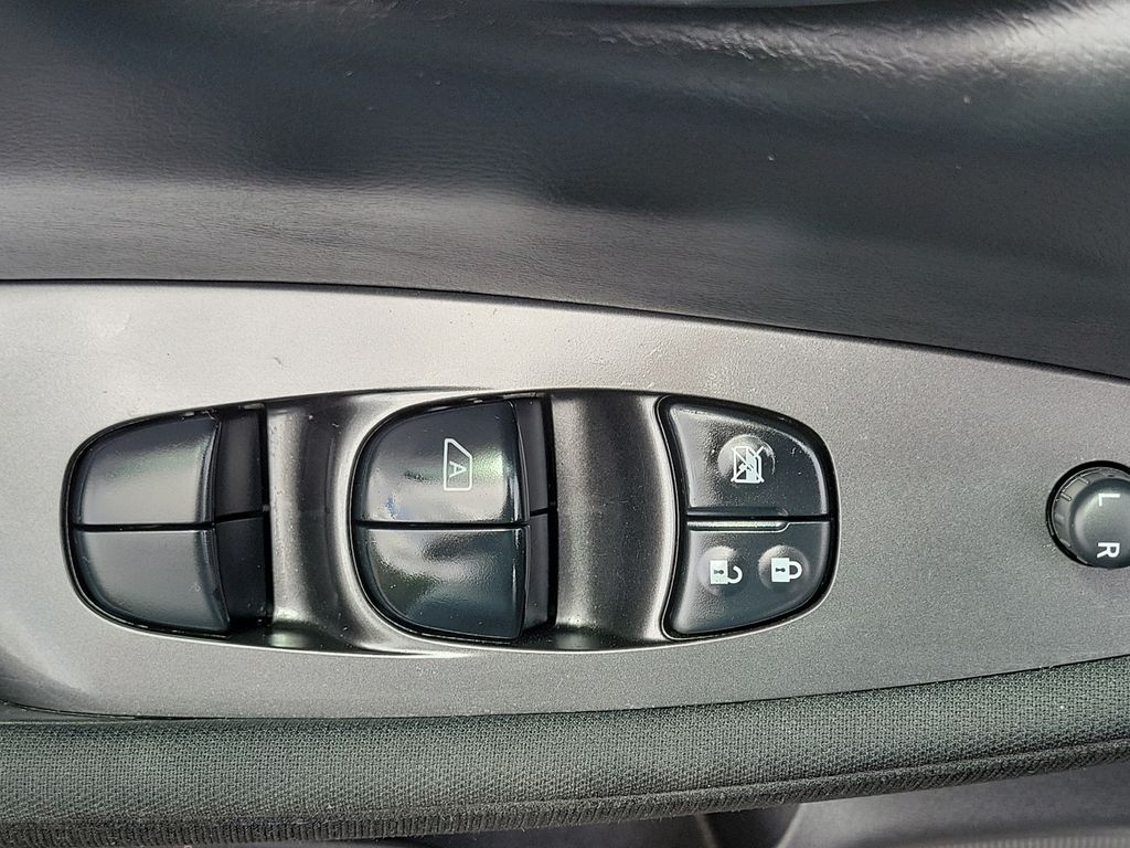 Thumbnail: 2022 Nissan Leaf - 29