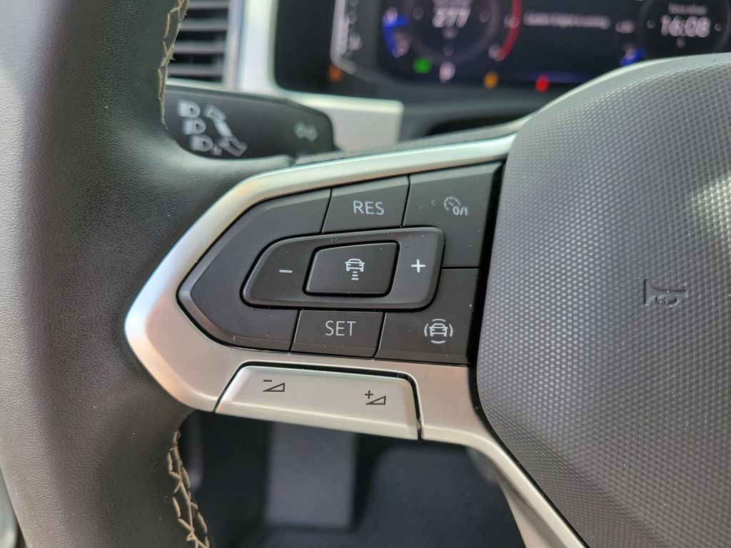 Thumbnail: 2022 Volkswagen Atlas - 31