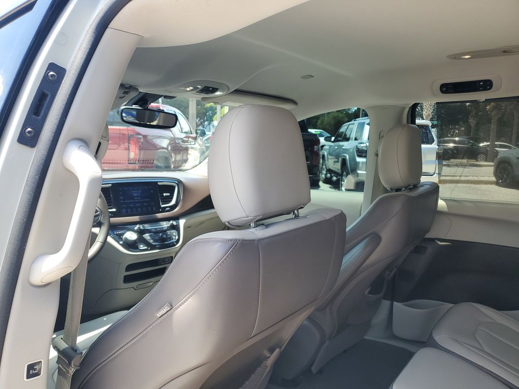 Thumbnail: 2017 Chrysler Pacifica - 18