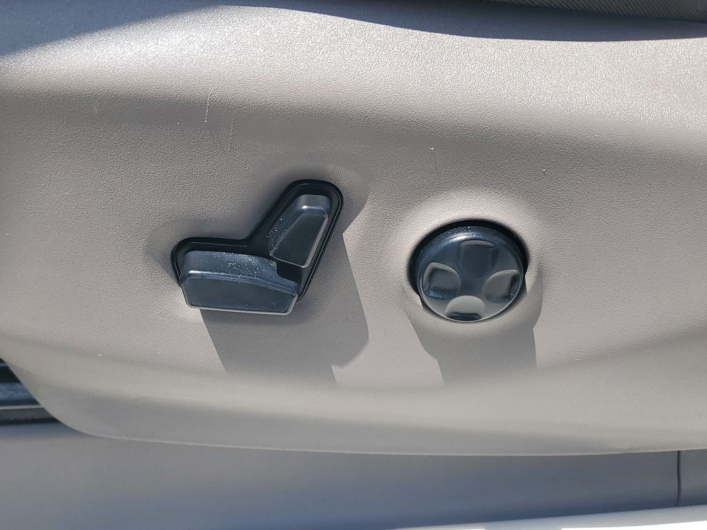 Thumbnail: 2017 Chrysler Pacifica - 22