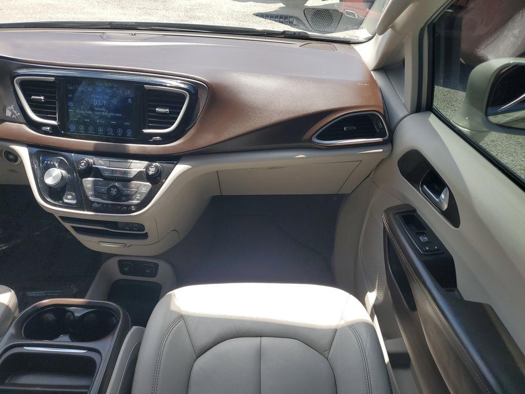 Thumbnail: 2017 Chrysler Pacifica - 19