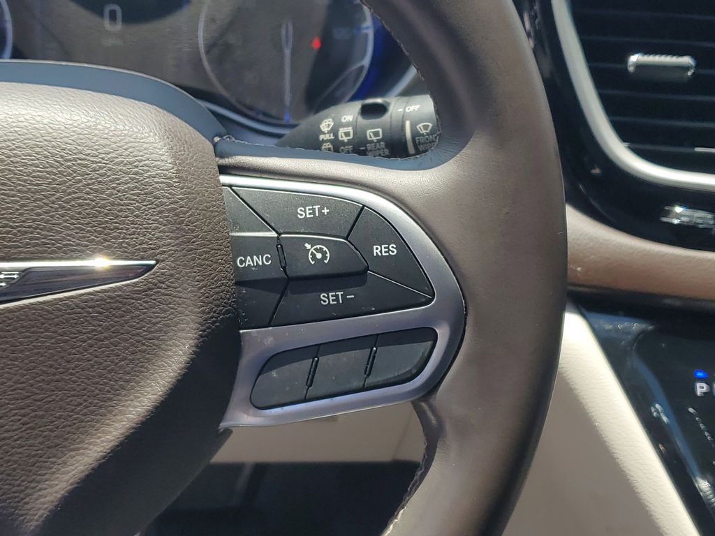 Thumbnail: 2017 Chrysler Pacifica - 25