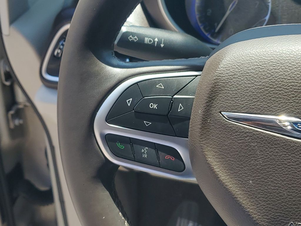 Thumbnail: 2017 Chrysler Pacifica - 24