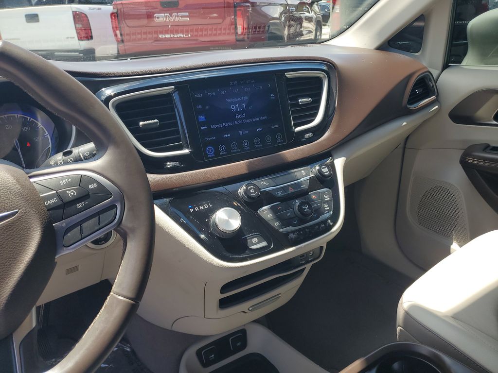 Thumbnail: 2017 Chrysler Pacifica - 29