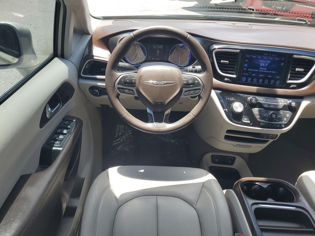 Thumbnail: 2017 Chrysler Pacifica - 6