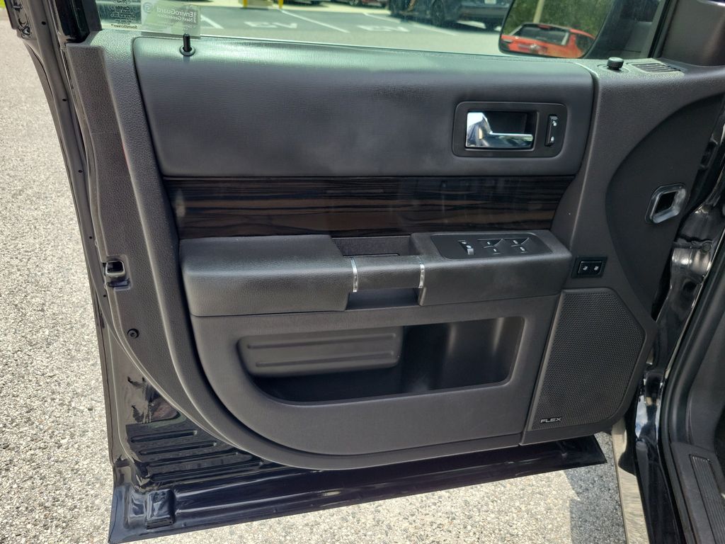 Thumbnail: 2016 Ford Flex - 21